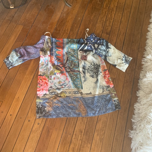 Gorgeous Chico’s off the shoulder top. Has sone spandex for stretch. Was 70 reta - Picture 5 of 5